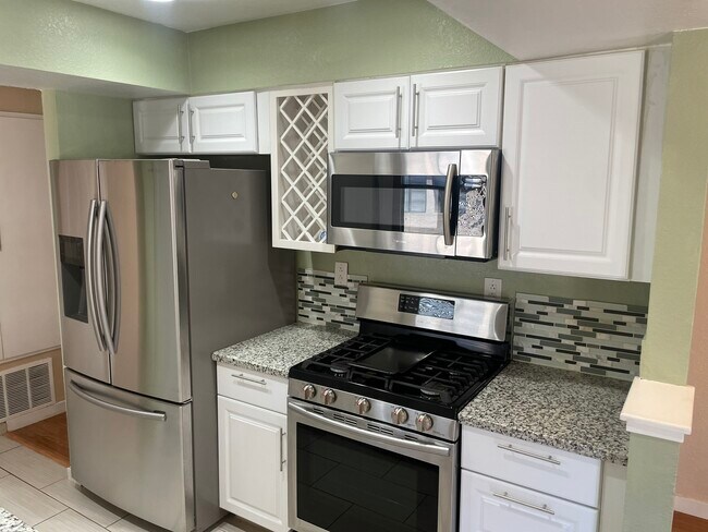 Foto del edificio - 2390 N Main St