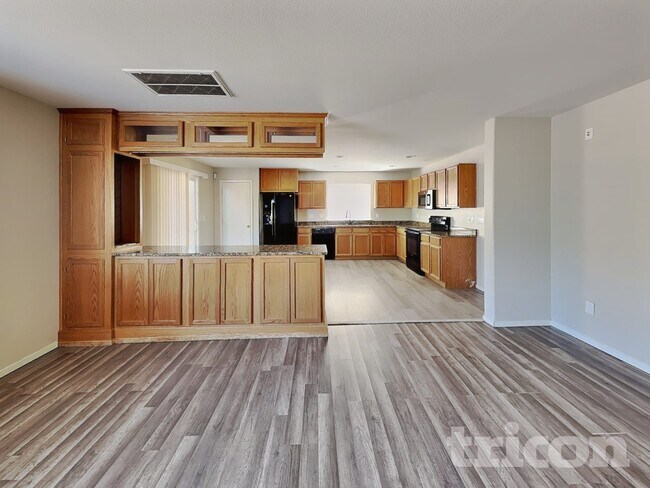 Foto del edificio - 8700 Winding Creek Dr
