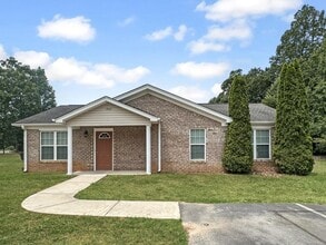 Building Photo - 1963 Hilldale Dr