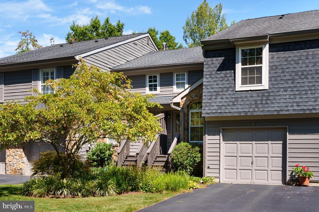 Building Photo - 22 Chicopee Dr