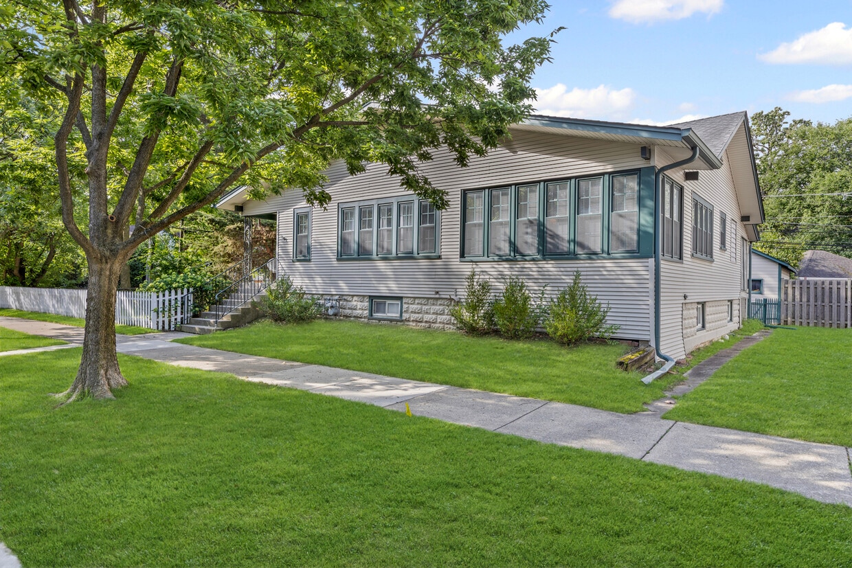 Primary Photo - 405 Prairie Ave