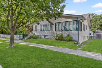 Building Photo - 405 Prairie Ave
