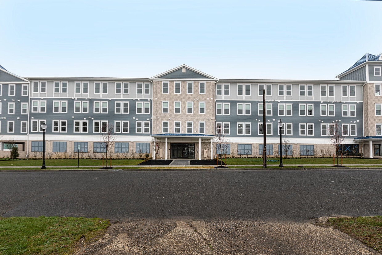3 Stories of Luxury Rentals - 509 Memorial Dr