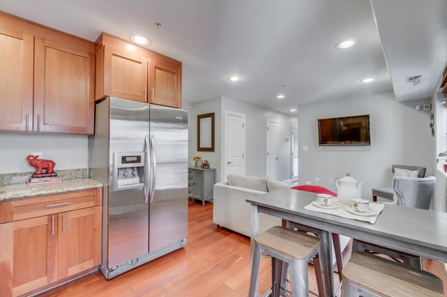 Kitchen with top of the line appliances - 1354 Euclid St NW