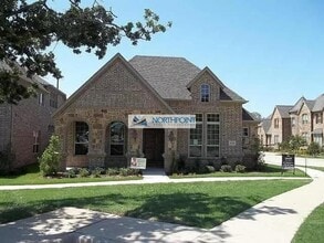 Building Photo - 3701 Post Oak Trail