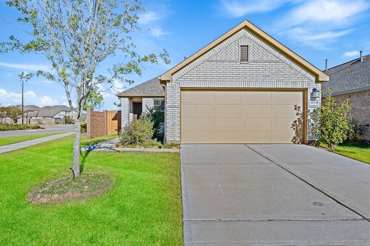 Primary Photo - 8154 Royal Breeze Dr