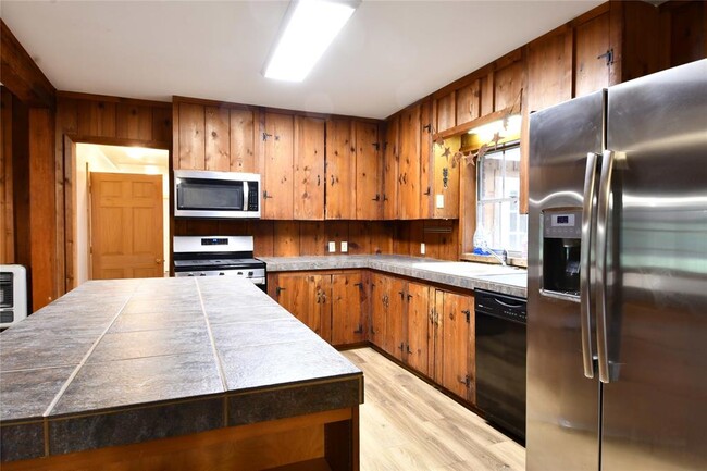 Building Photo - 707 New Years Creek Ln