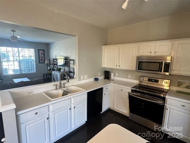 Foto del edificio - 3213 Mannington Dr