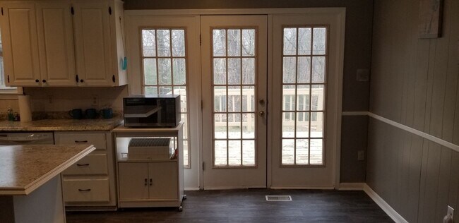 Building Photo - 4 BD, 2 1/2 BA, Home in North Little Rock