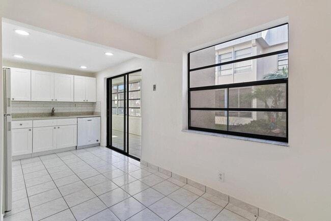 Foto del edificio - 115 Capri B