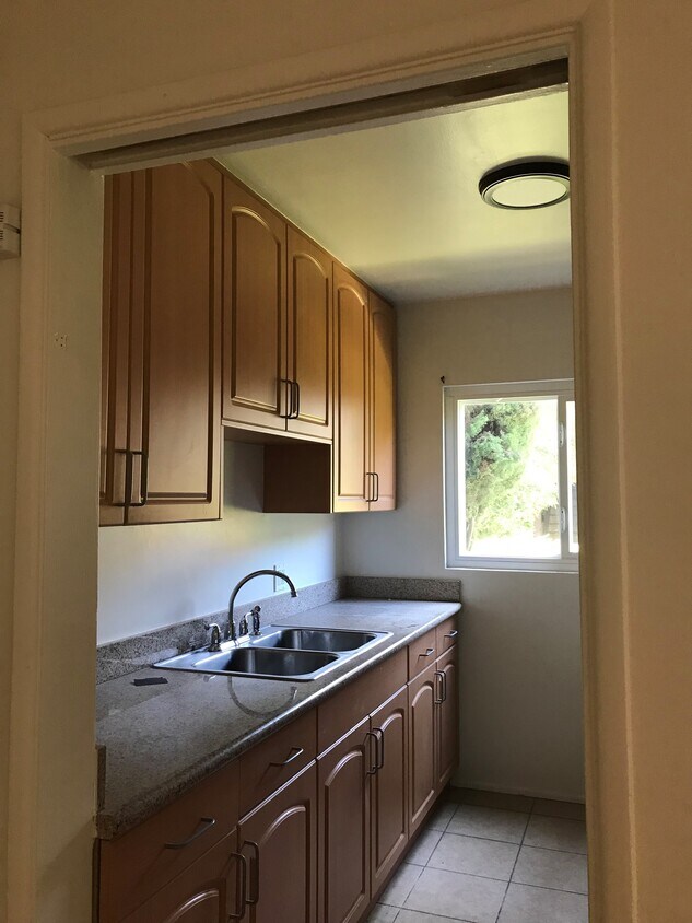kitchen - 1829 N Normandie Ave
