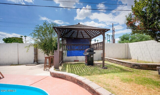 Building Photo - 4236 N 50th Dr