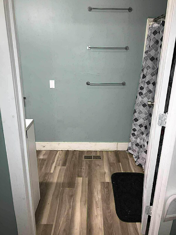 Building Photo - 612 Henry Ave SE