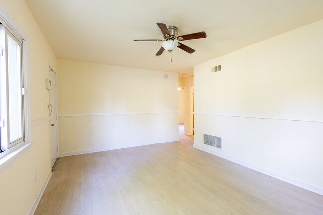 Foto del edificio - Cozy 2 BR/1 BA Single-Family Home in Clinton!