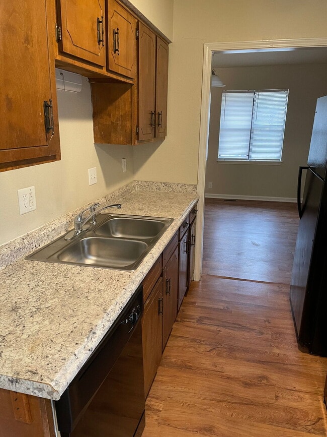 Building Photo - "Charming 3-Bedroom Retreat with Fireplace in Prime Jonesboro Location!"