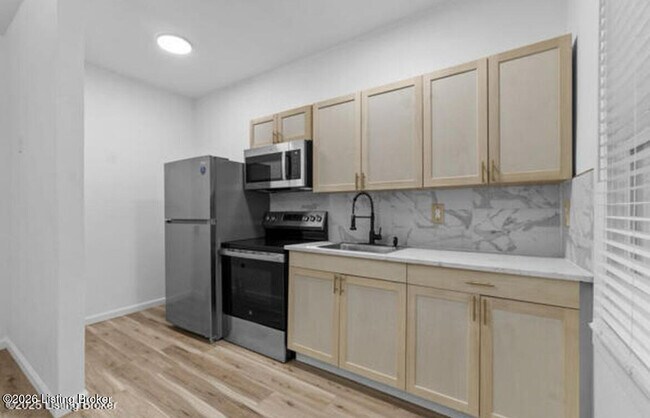 Building Photo - 424 S 22nd St