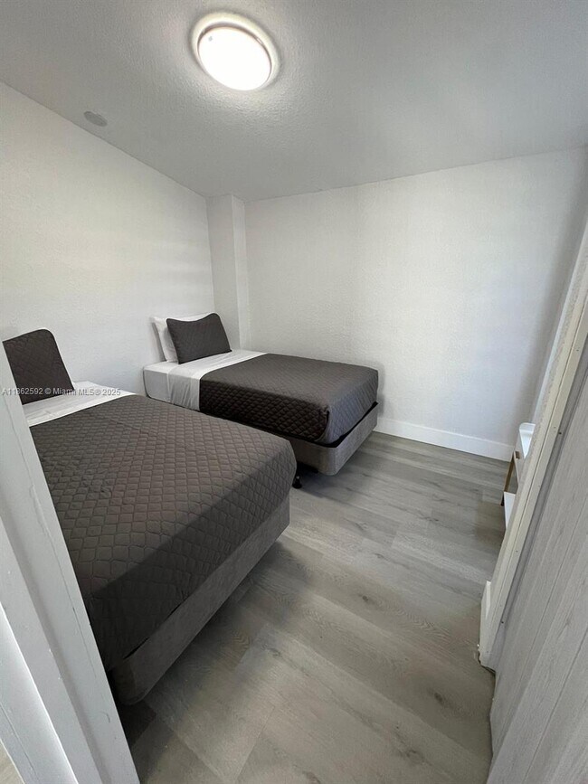 Foto del edificio - 1214 NE 180th St