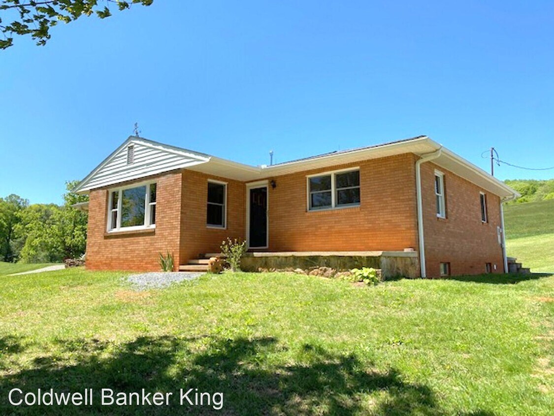 Primary Photo - 4 br, 3 bath House - 137 Whitt Rd
