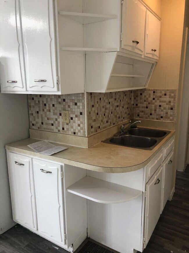 Building Photo - 1204 Lakeview Avenue Apt #1R, Whiting, IN ...