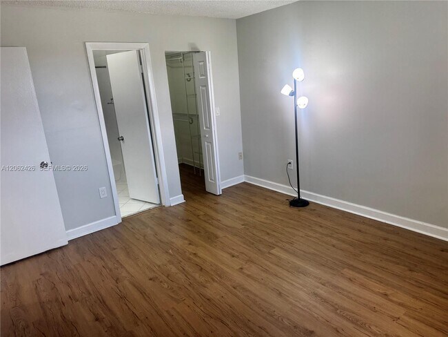Foto del edificio - 8075 NW 7th St