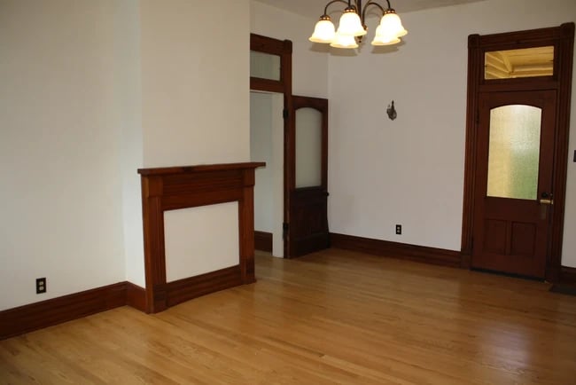 Building Photo - 532 S Walnut St