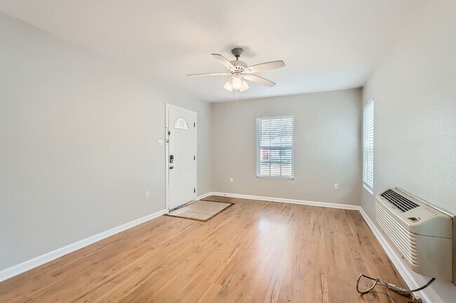 Foto del edificio - 224 E Boyd St