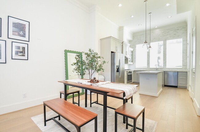 Building Photo - 6125 Cottage Grove Lake Dr