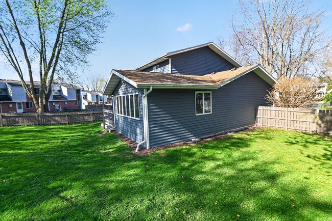 Building Photo - 3051 Greenway Trl