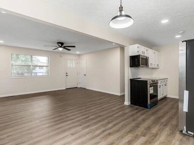 Foto del edificio - 4 Bedroom Single Family Home in Saint Robert