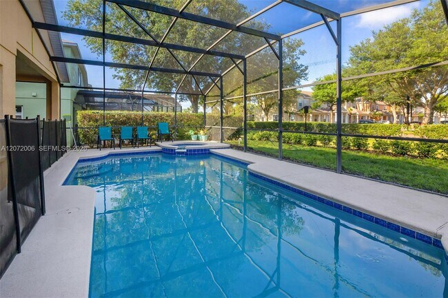 Foto del edificio - 17833 Woodcrest Way