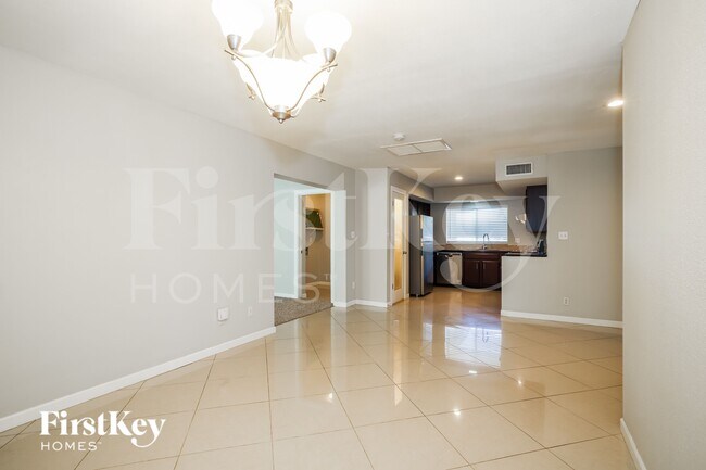 Foto del edificio - 6025 W Evans Dr