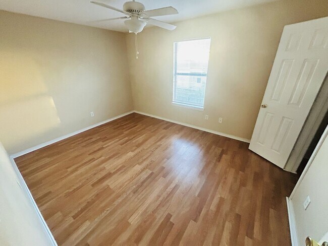 Foto del edificio - 3300 Barcelona Dr