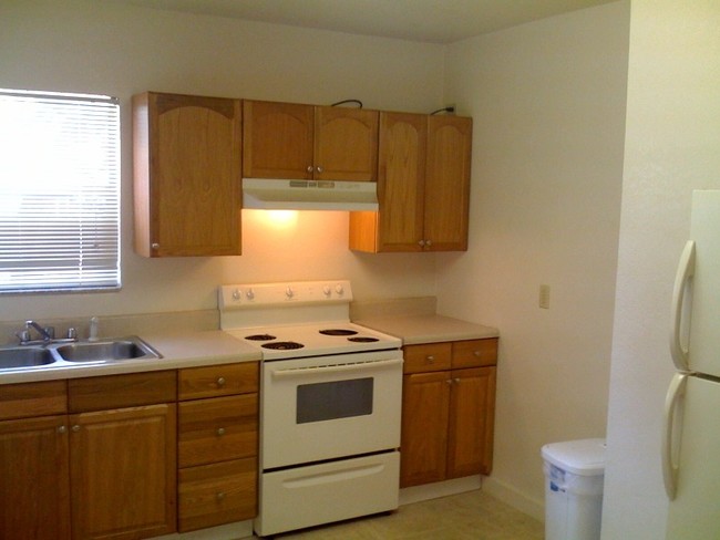 Kitchen - The Oaks Apartments