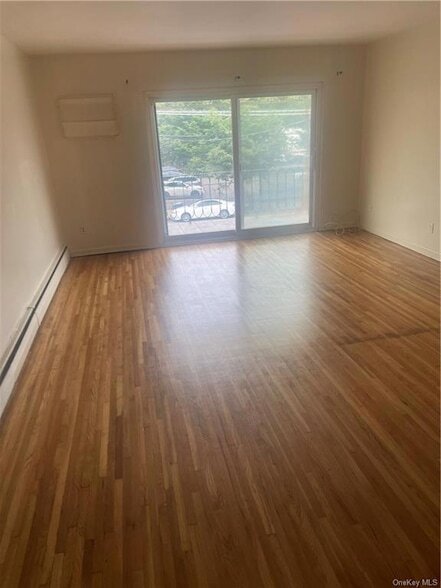Foto del edificio - 4365 Baychester Ave