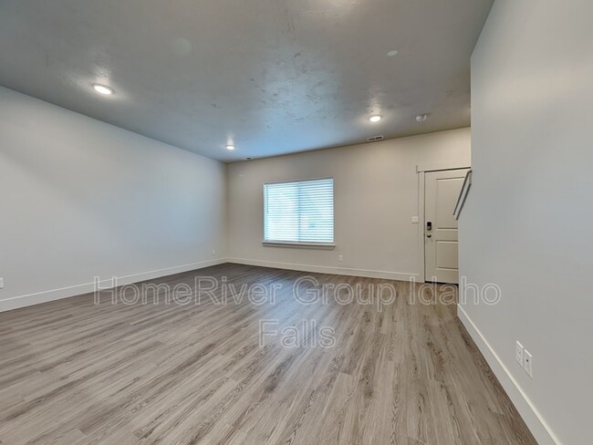 Building Photo - 651 S 2400 W