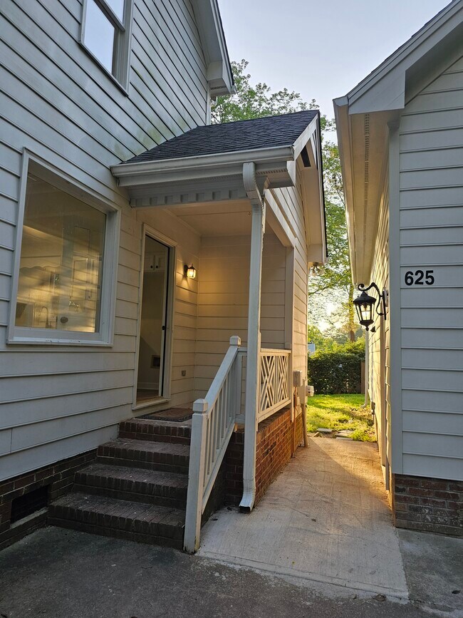 Building Photo - 623 Elmwood Ct