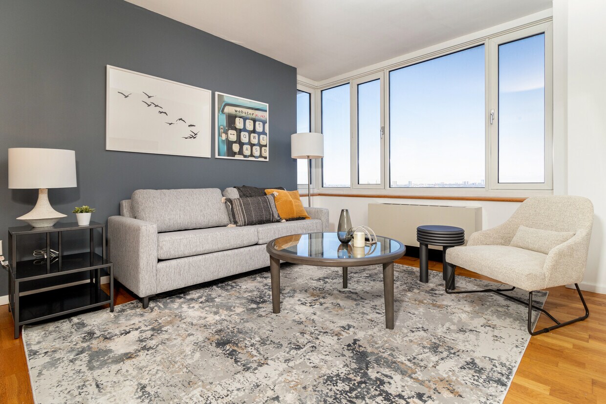 Foto principal - 635 W 42nd St