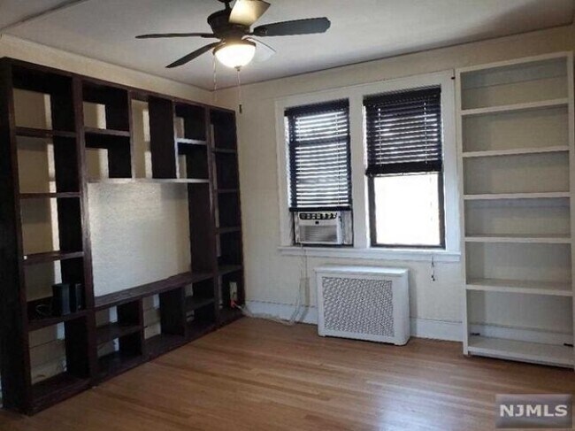 Foto del edificio - 1027 Hoyt Ave