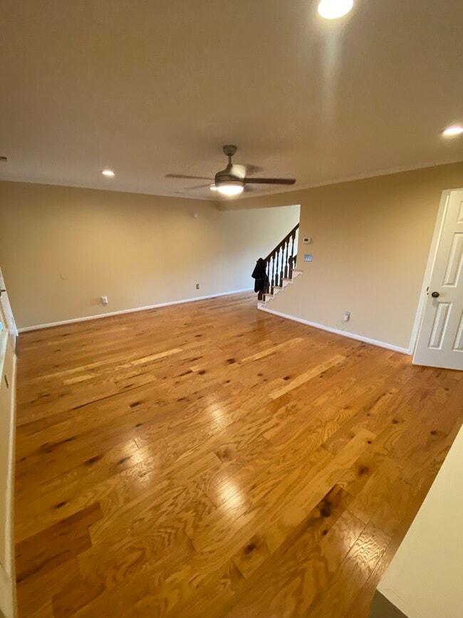 1st floor - 524 Pine Tops Ct Apartment