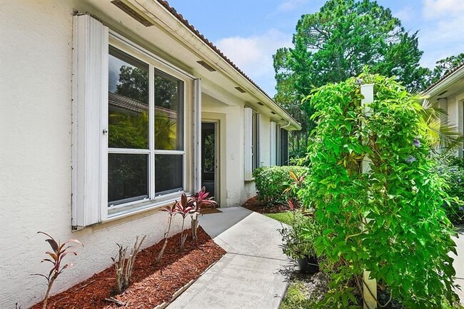 Foto del edificio - 6888 SE Warwick Ln