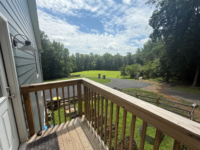 Foto del edificio - 3911 Dogwood Ln
