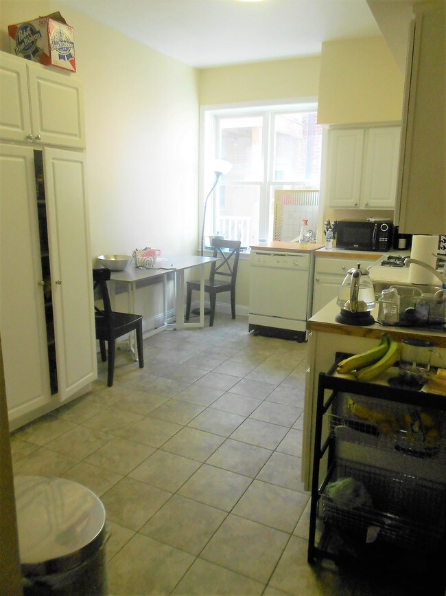 Building Photo - 47 St Marys St