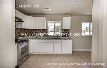 Building Photo - 2433 E Cameron Vista