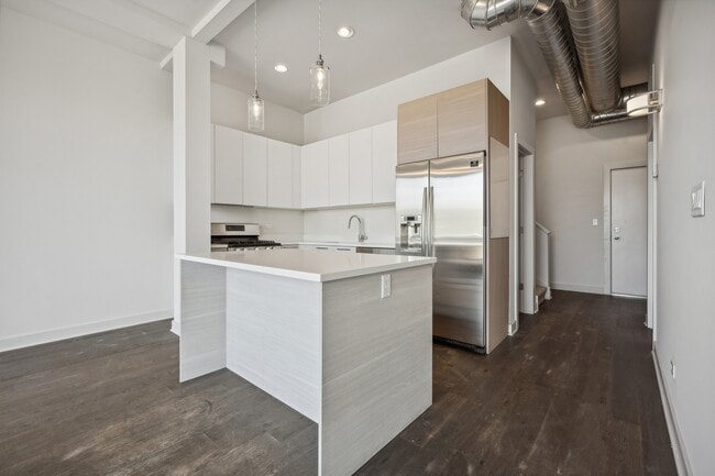 Building Photo - 1755 N Damen Ave