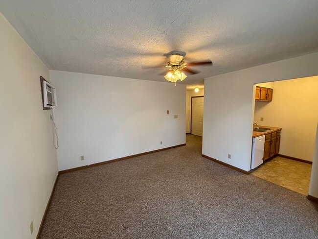 Interior Photo - Leslie Manor Apartments
