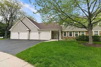 Building Photo - 2838 Meadow Ln