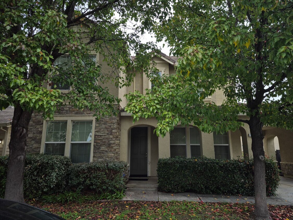 Primary Photo - Beautiful 4 bedroom 3 bath home