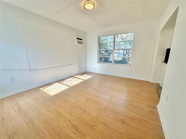 Foto del edificio - 7655 NW 3rd Ave