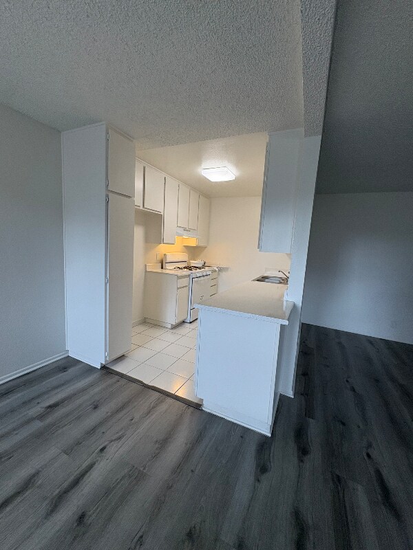 Foto del edificio - 6925 Haskell Ave