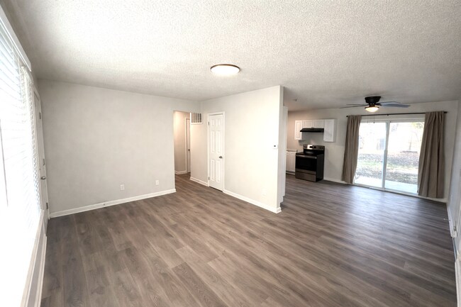 Building Photo - COMING SOON: Charming Home on a Peaceful Street in South Kansas City!